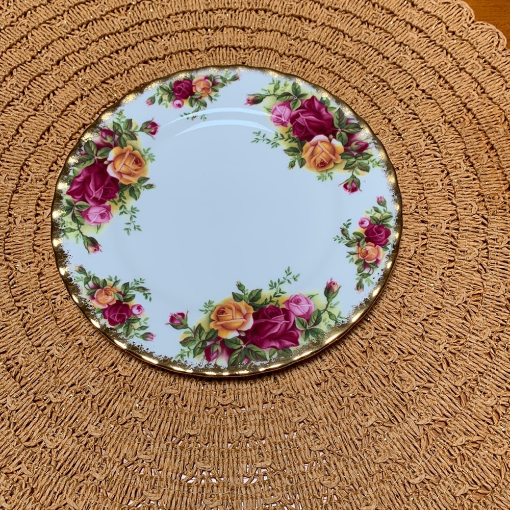 No longer Available**Old Country Roses Royal Albert LTD 1962 Bone China - Picture 1 of 5